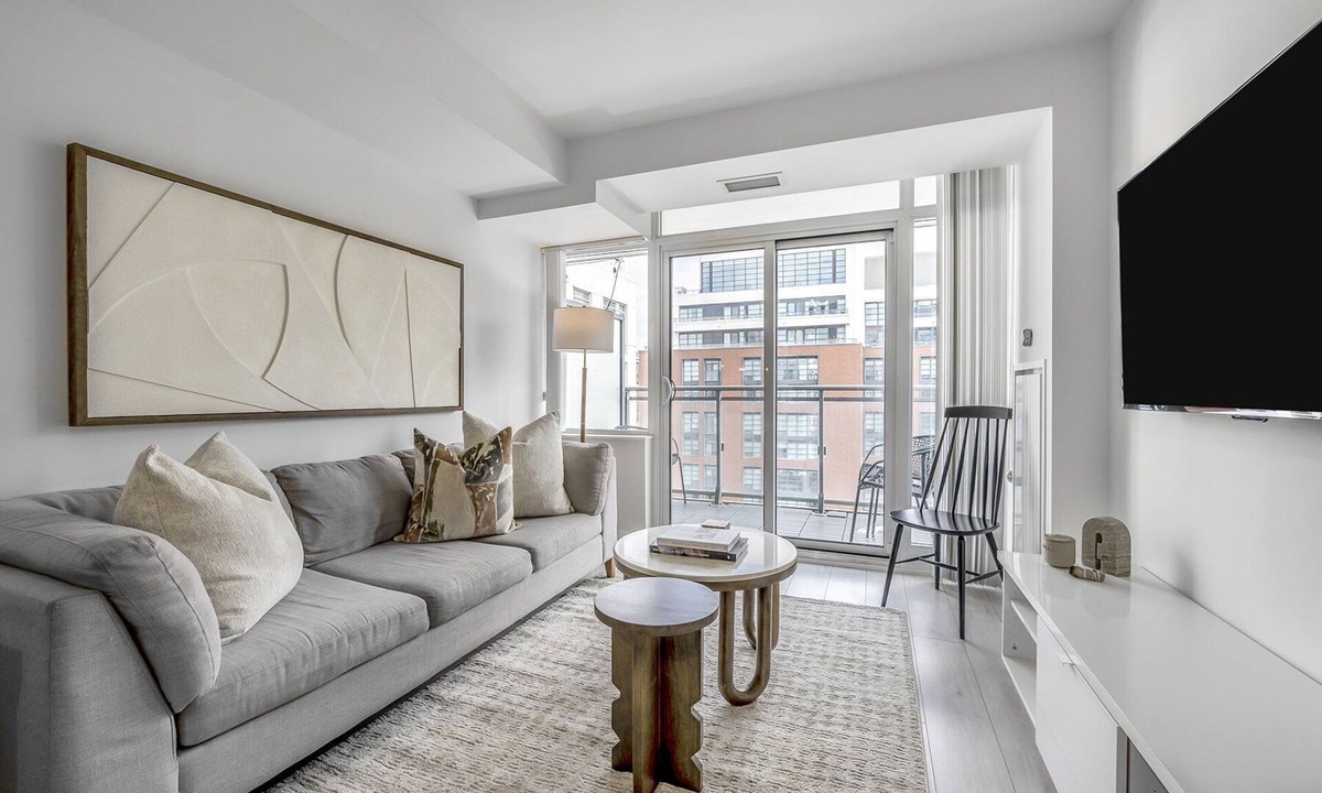 Alexandra Park Condo | Modern 2 bed+2 bath Downtown Toronto Condo. Parking available