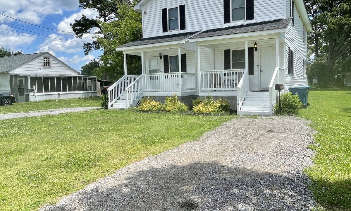 Pendleton House | Modern 2BR Getaway: Walk to Chowan University & Local Eats!