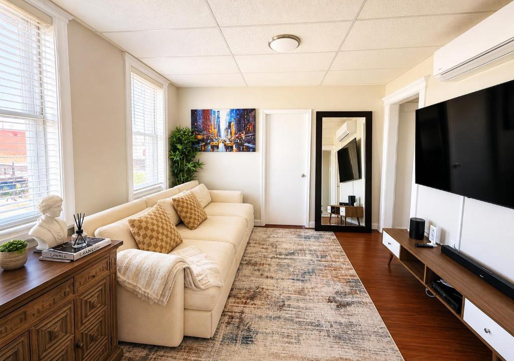 West New York Apartment | Modern 3 Bedroom Apartment, Sleeps 11, 20 min to Times Square