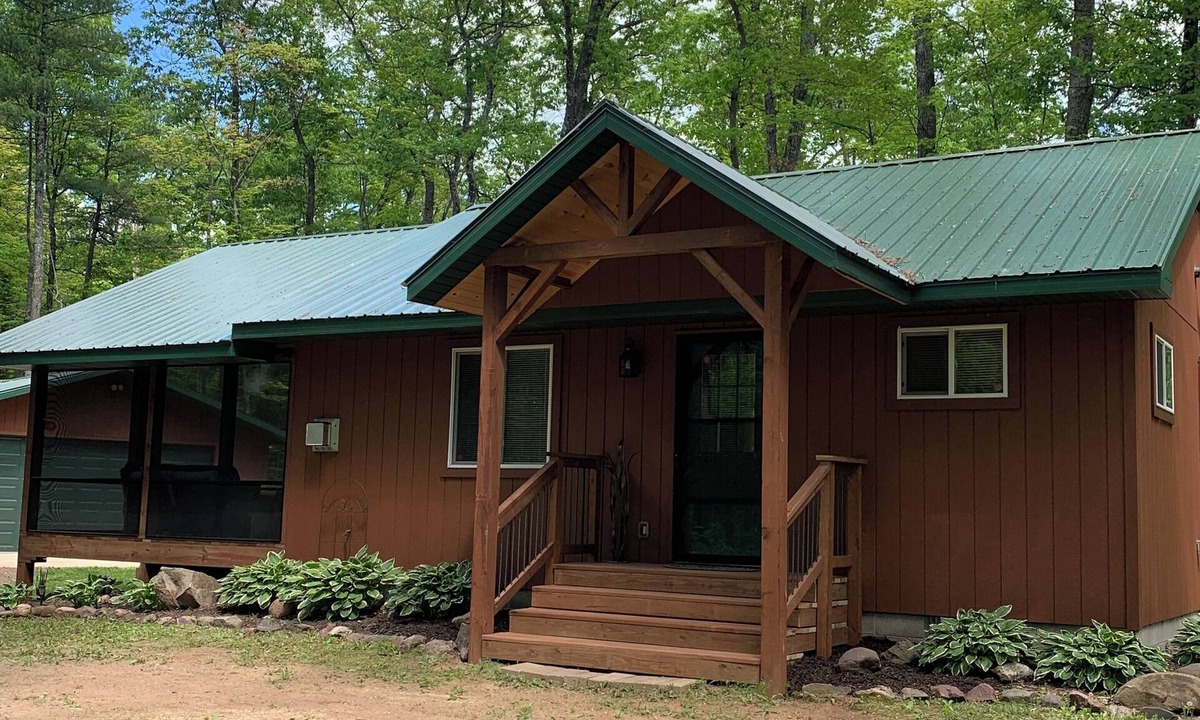 Northwoods Beach Cabin | Modern Cabin located between Grindstone and Lac Courte Oreilles