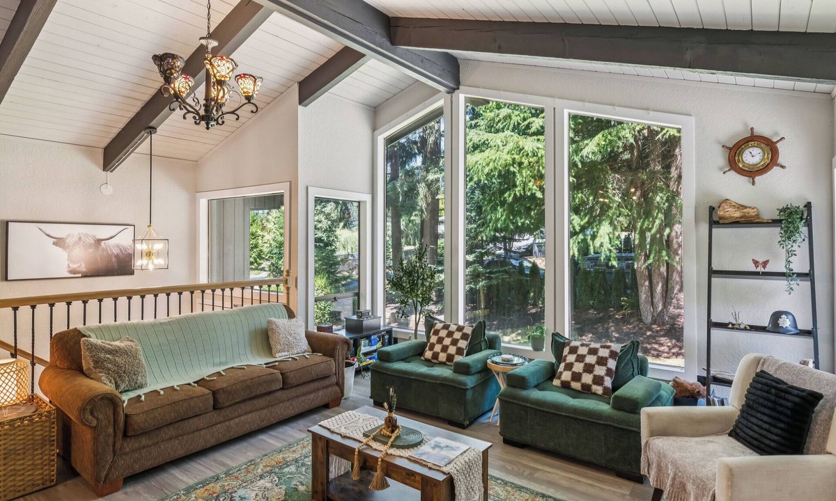 Lake Stevens House | Modern Forest Escape, Near Lake Stevens & Hikes