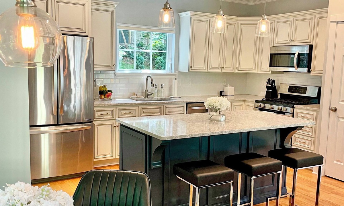 Clifton House | Modern House in Clifton Gaslight - 3 BR 3BA with Walkable Shops and Restaurants