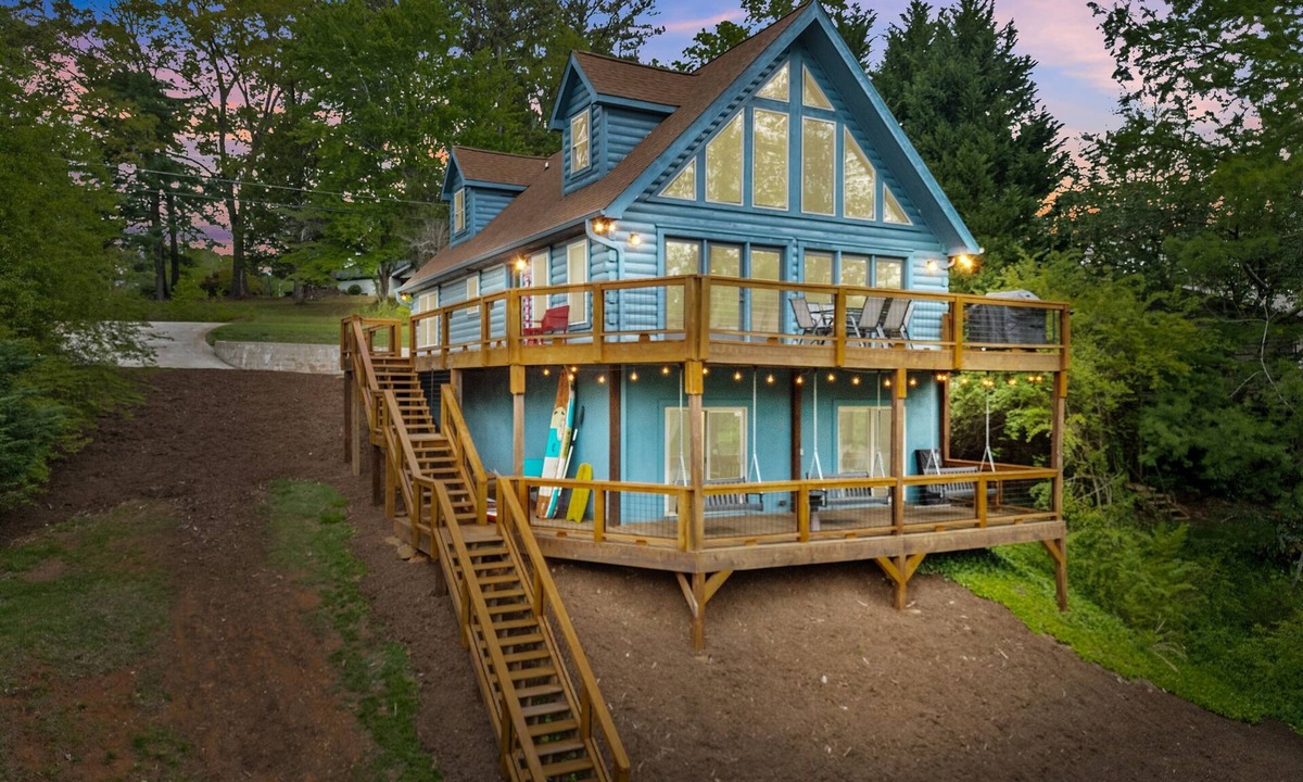 Seneca Cabin | Modern Lakefront Cabin on Lake Keowee