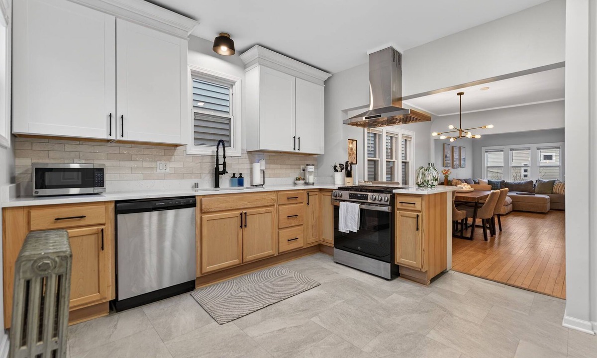 Lower East Side House | Modern Lux Home, Sleeps 12, Walk to Brady St Fun