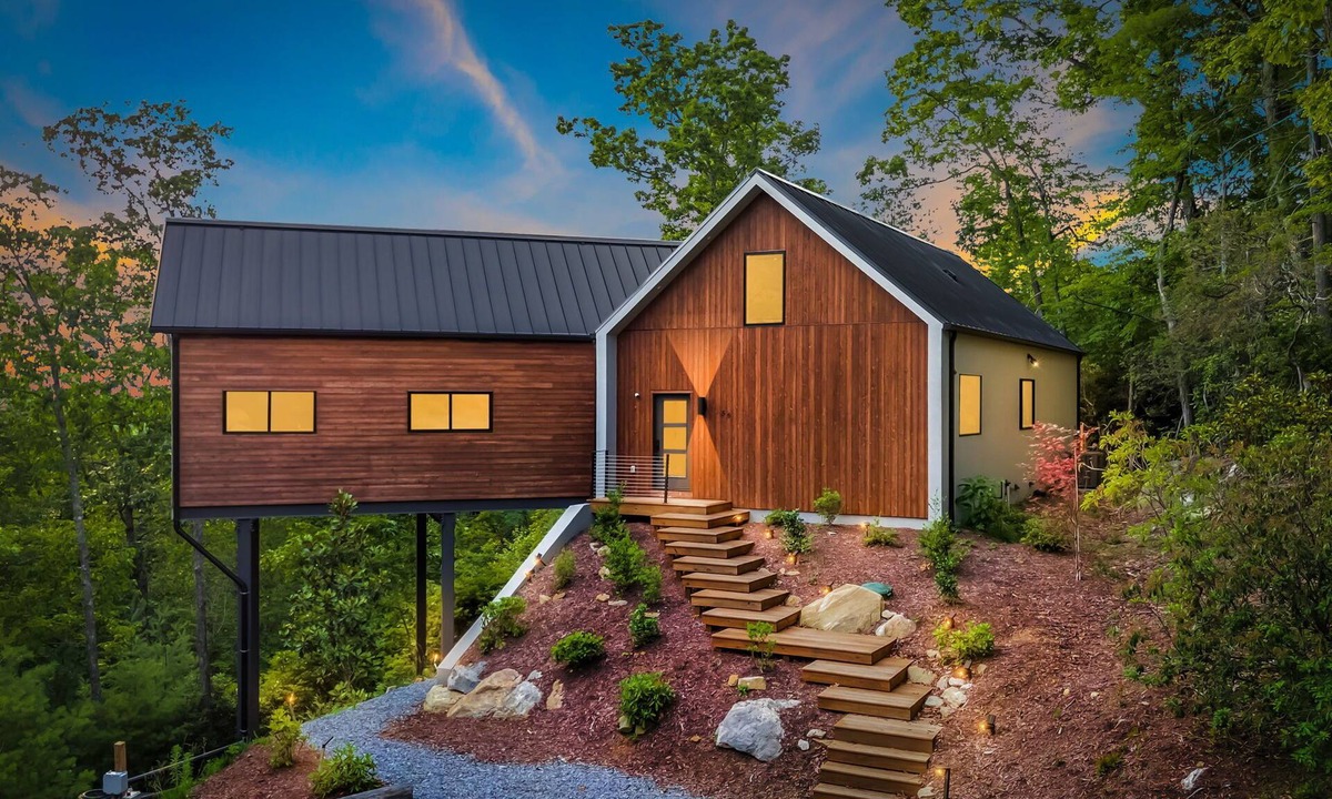Hendersonville House | Modern Luxury Chalet Mountain Views Hot Tub Fire Pit Pets