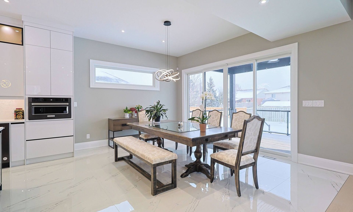 Niagara Falls Villa | Modern Masterpiece Luxury 6 Bedroom Home