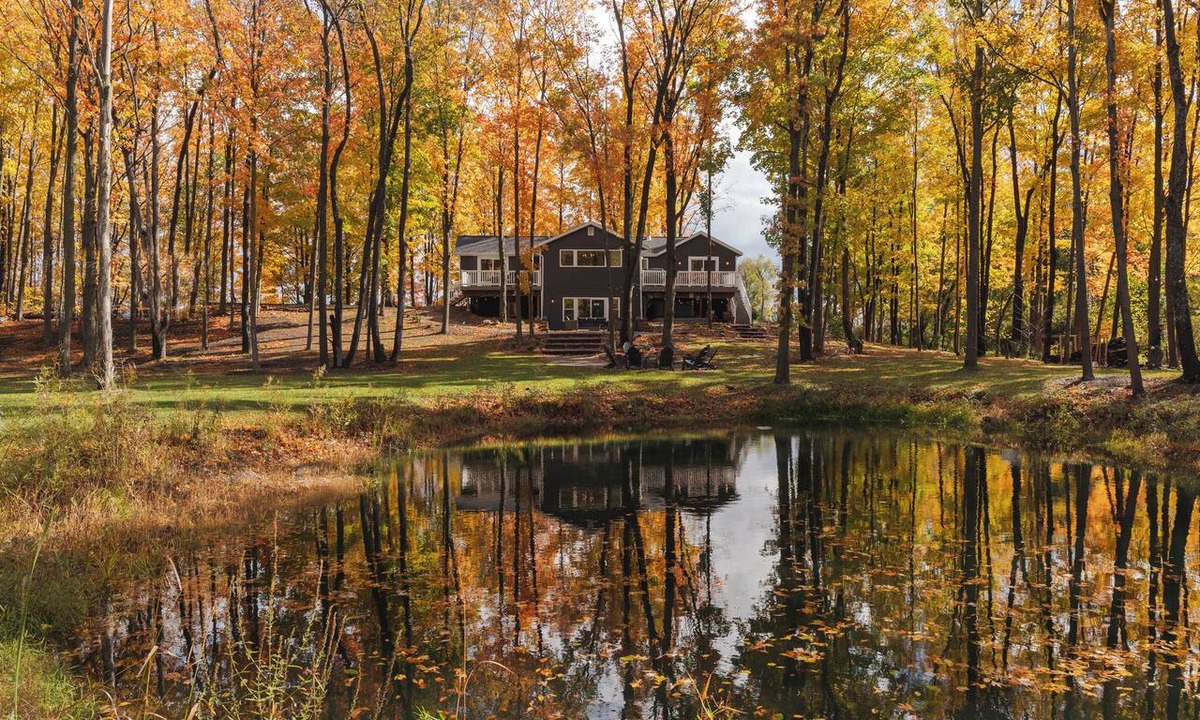 South Haven House | Modern Retreat Hot Tub Pond Fire Pit