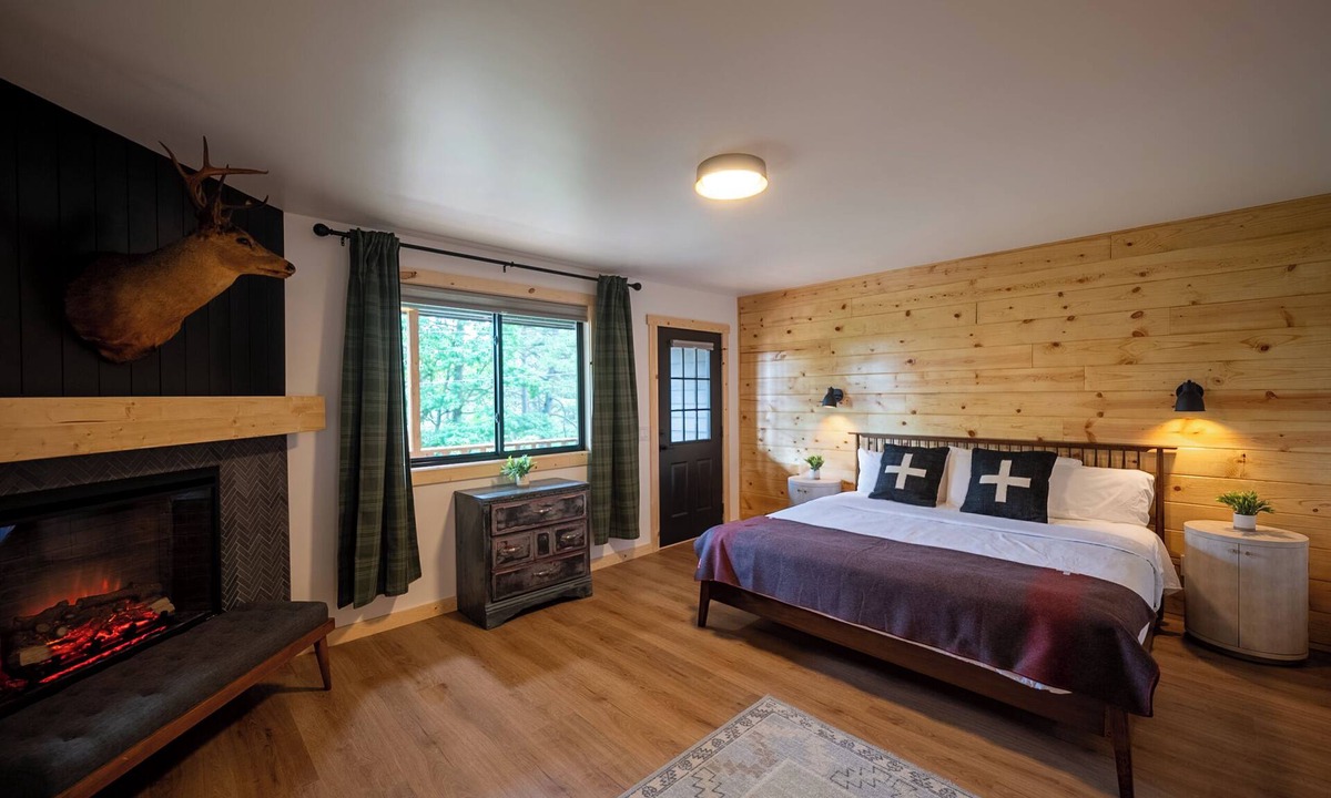 Eureka Springs Hotel | Modern Rustic Designed Suite