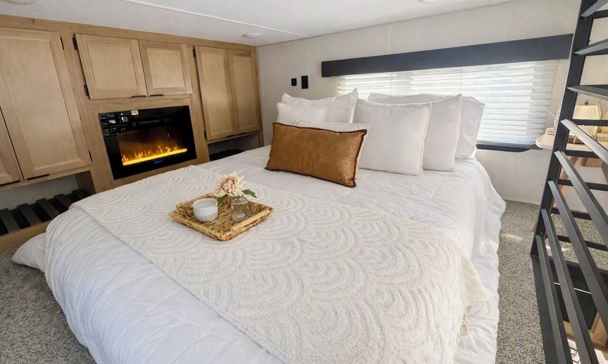 Venus House | Modern Tiny Home Firepit Near AT&T Stadium