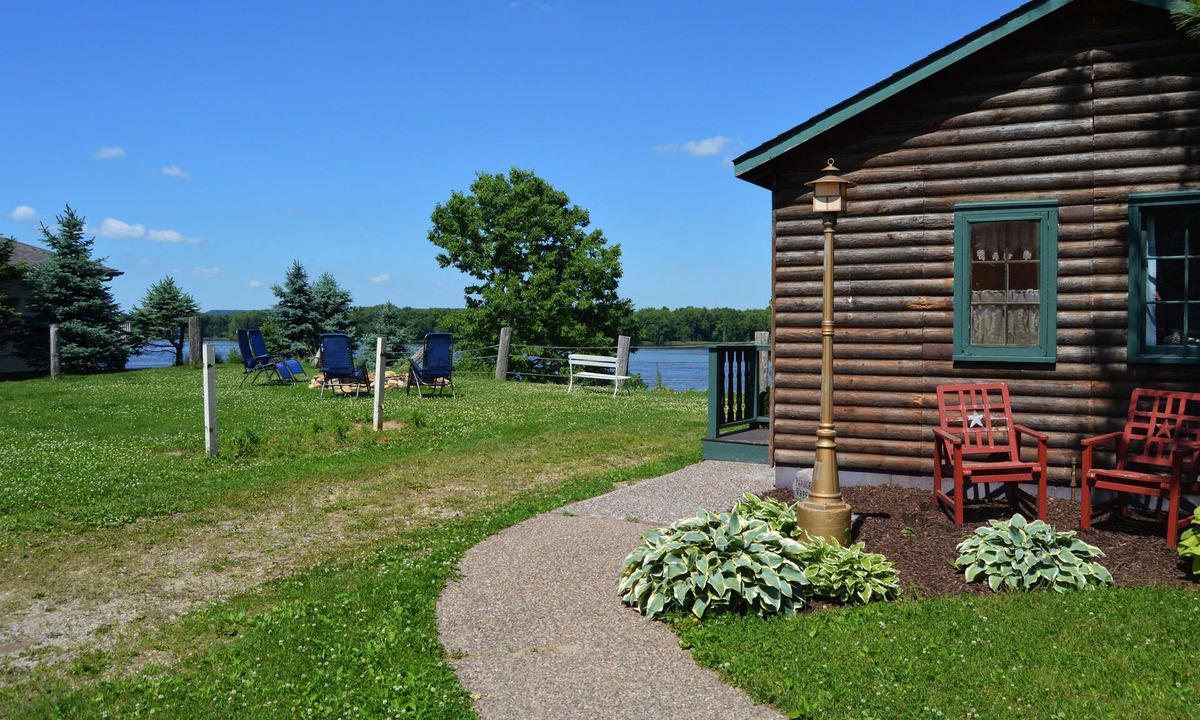 Bellevue Cabin | Moon River Cabins