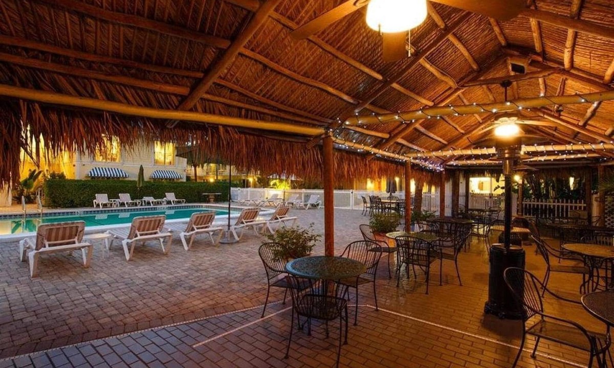 Sun Terrace Hotel | Naples Garden Inn
