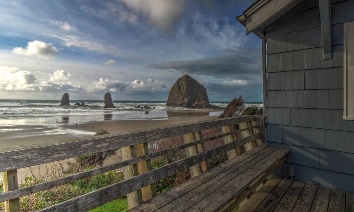 Tolovana Park House | Neilson's at Cannon Beach-Oceanfront Getaway-Stunning Sunset View-Fireplace