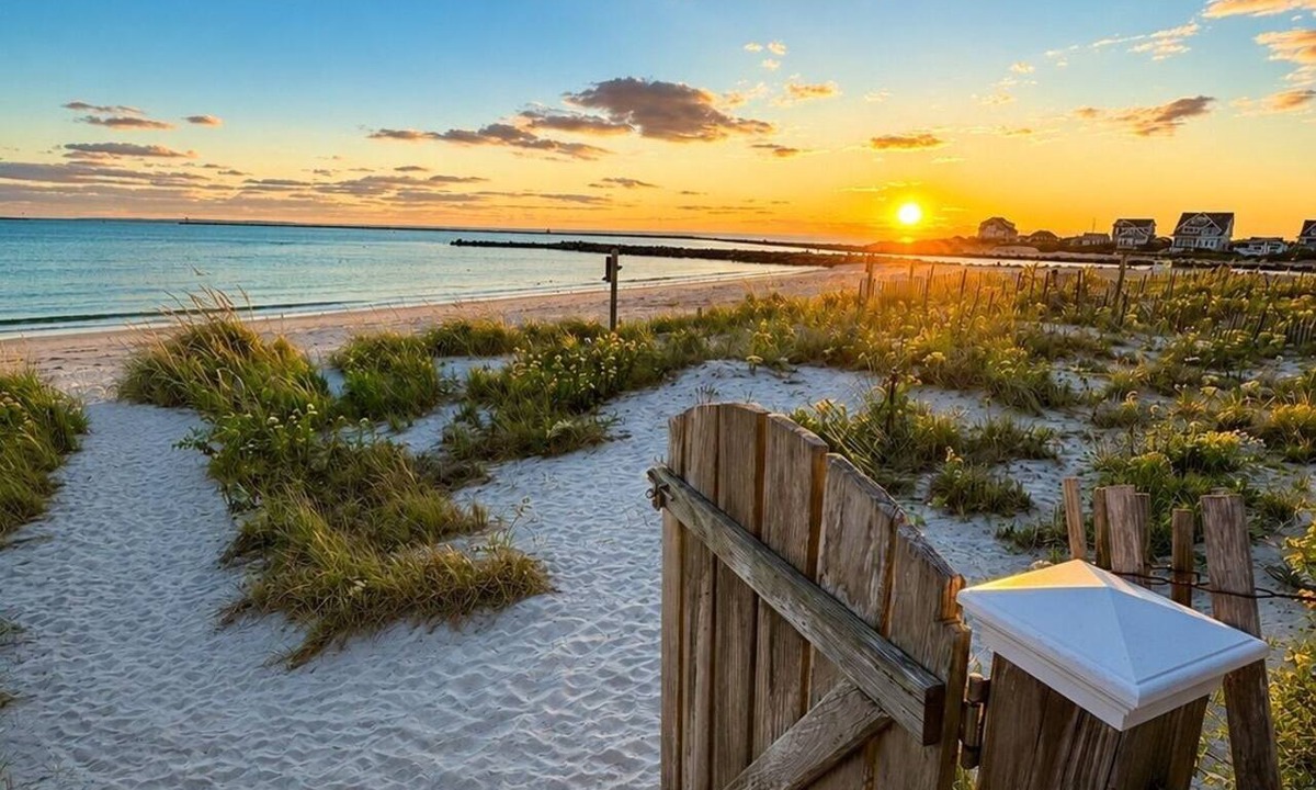 Jerusalem House | New! Coastal Escape on Salty Brine Beach Narragansett, Rhode Island