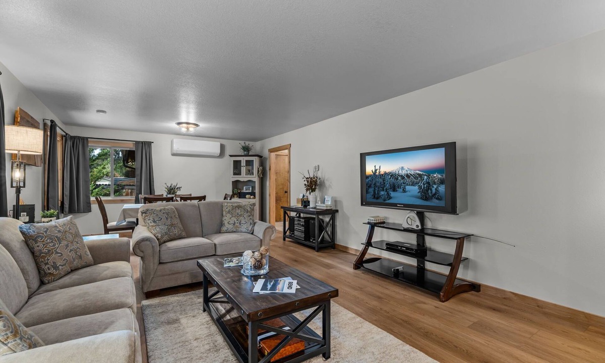 Southwest Bend House | New! Diamond Retreat – Peaceful Bend Hideaway Near Old Mill & Trails