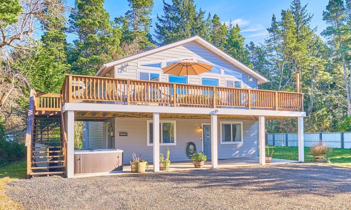 Ocean Park House | NEW! Hot Tub, Pool Table, BBQ Grill (Reel)