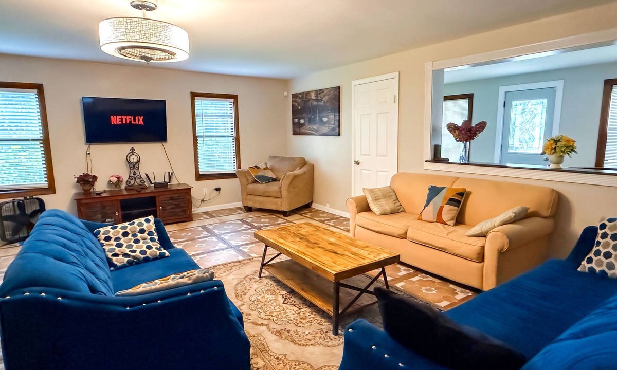 North Chicago House | New Humble Home! - Near Six Flags & Naval Base!