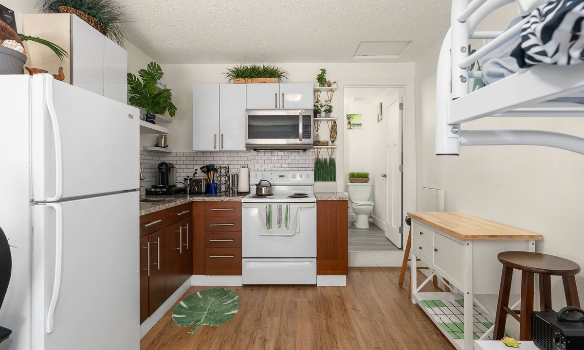Edgewood House | New Jungle Vibes Theme, Your own unit B