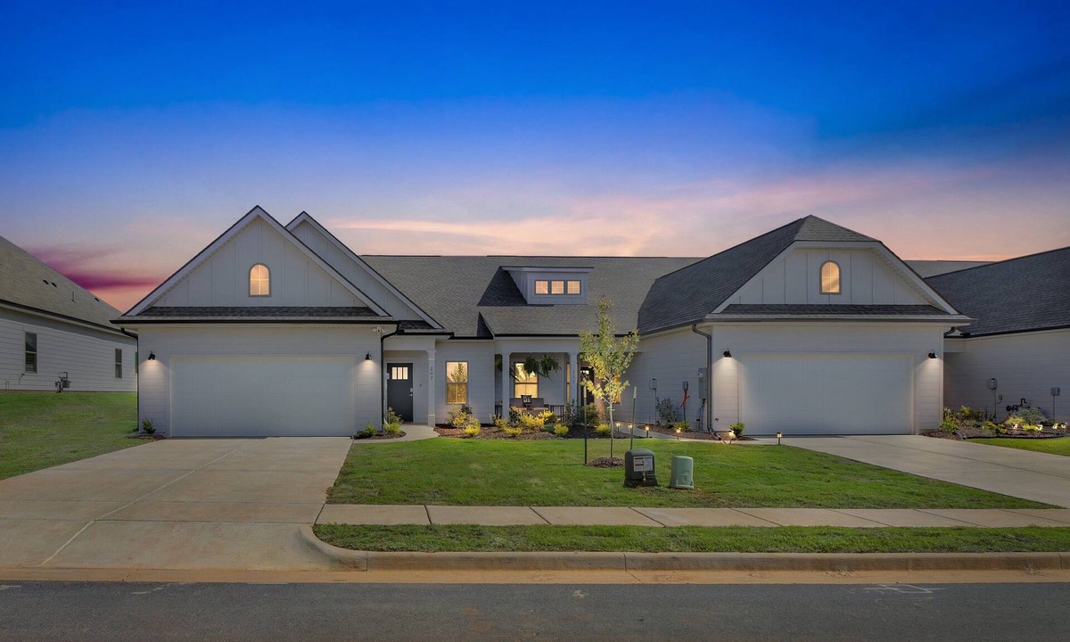 Normal House | NEW! Modern Nest - Huntsville Hideaway