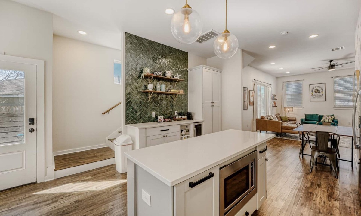 St. Johns House | New Modern Retreat | Near Downtown+Domain+Airport