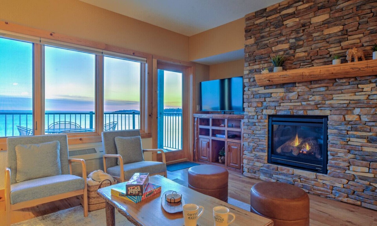 Two Harbors Condo | NEW: Two Harbors Superior Lakefront 2BR Corner | Pool | Hot Tub & Sauna | EV