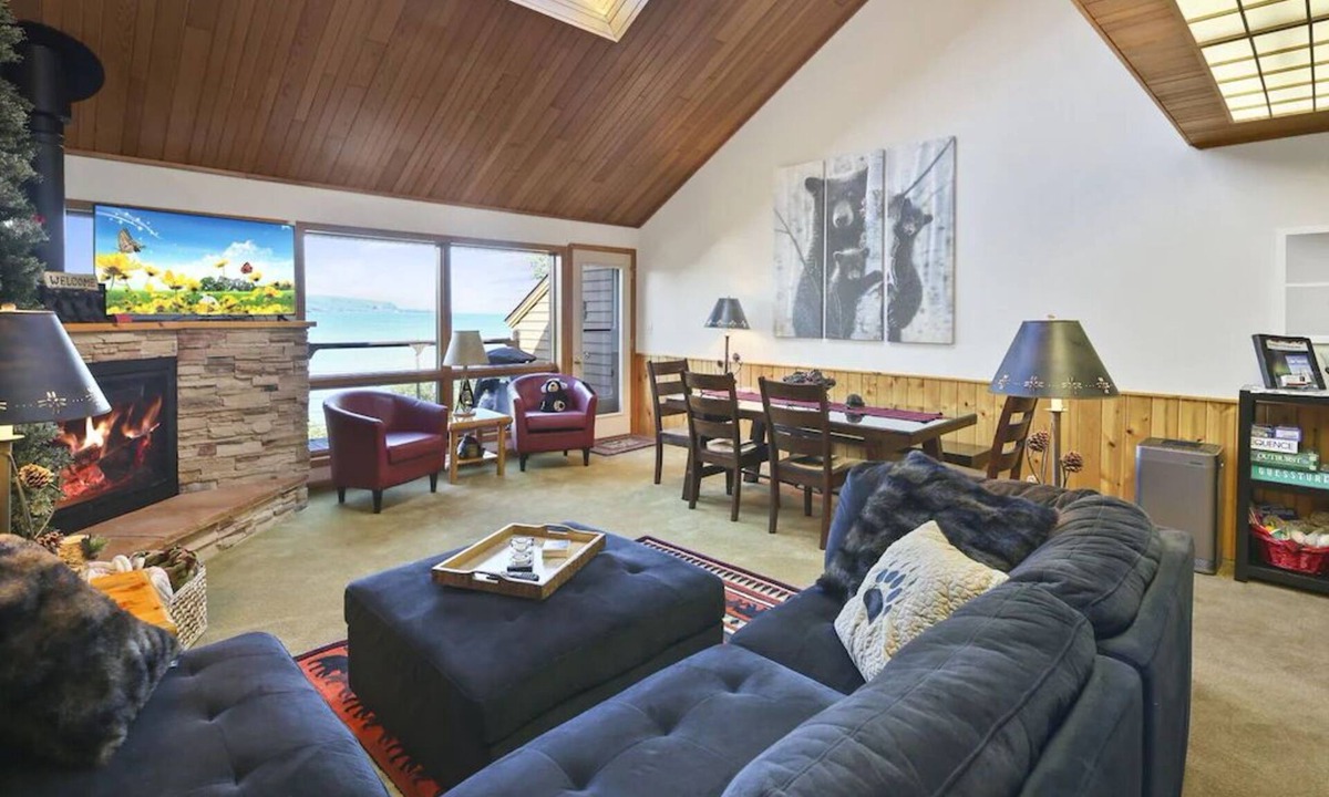 Two Harbors House | North Shore Nirvana: Lakefront, Deck, Fireplace