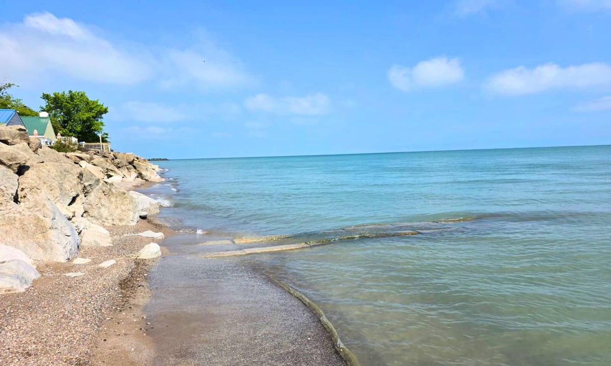 Oak Harbor House | Oak Harbor Lake Erie Beach Front Cabin 3 Bedroom 1 Bathroom