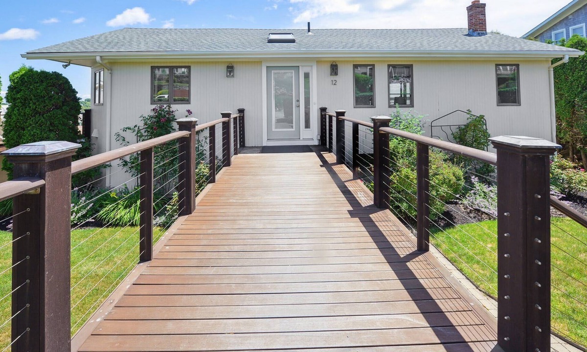 Bonnet Shores House | Ocean's Edge Breeze