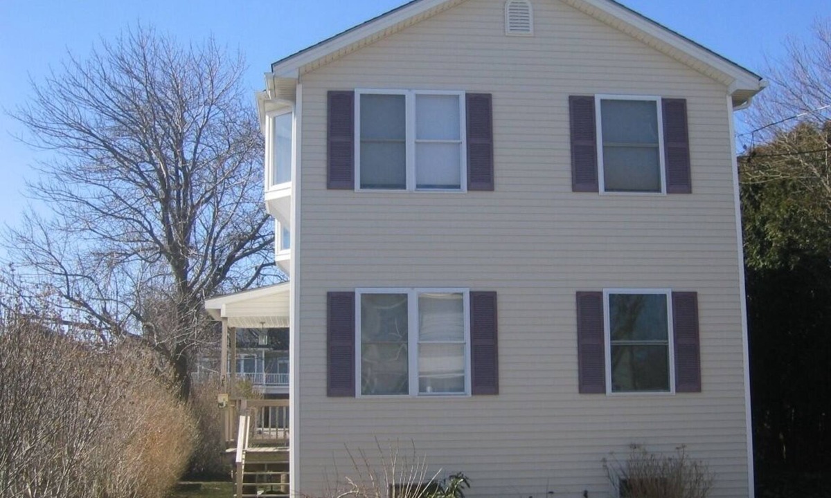 Narragansett House | Ocean view. New central air, 3 minute walk to beach. Bedrooms, 2 full baths.