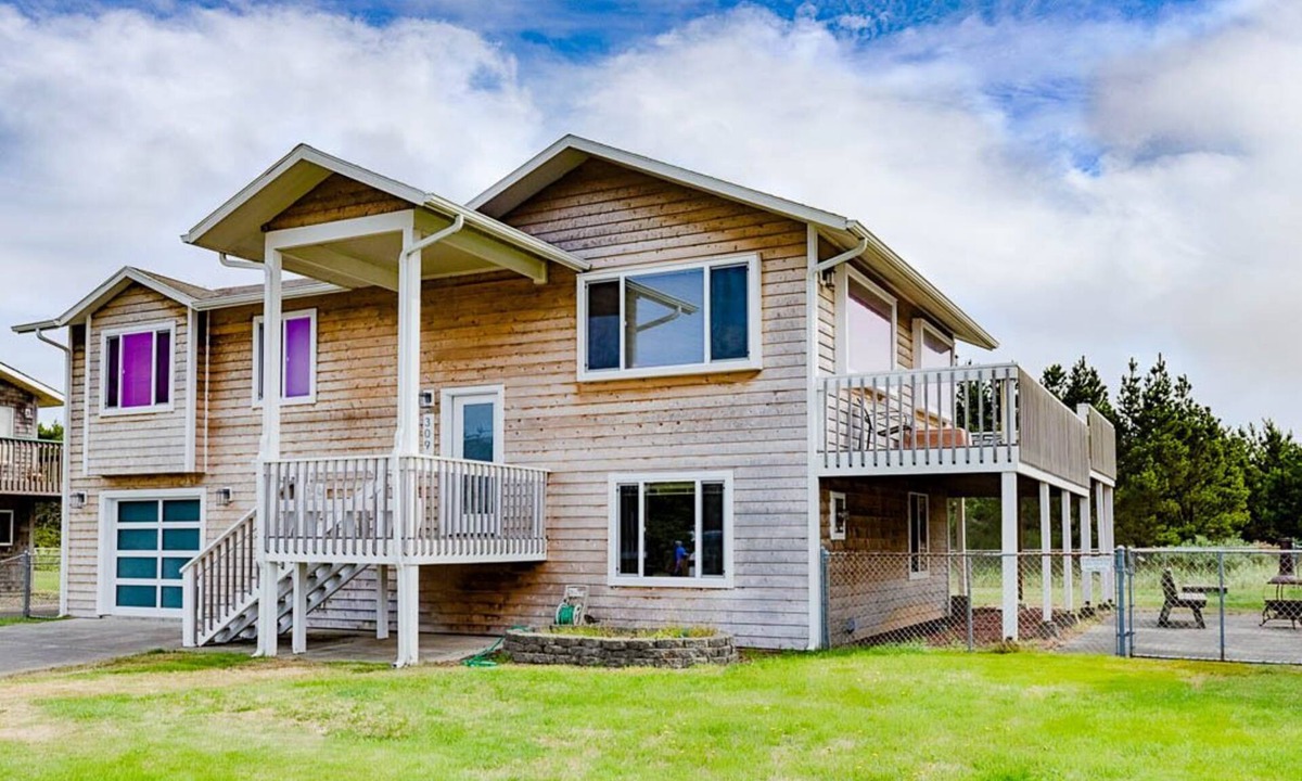 Long Beach House | Ocean View, Pet Friendly, Fenced Yard, Near Town, Game Room (BTIME)