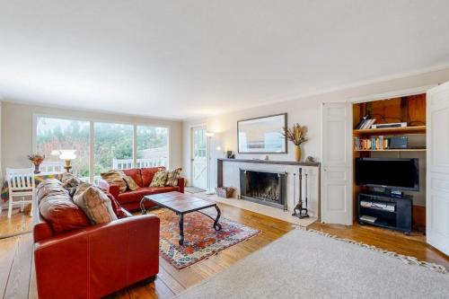 Klipsan Beach House | Oceanfront charmer with wood fireplace games & scenic deck - dog-friendly