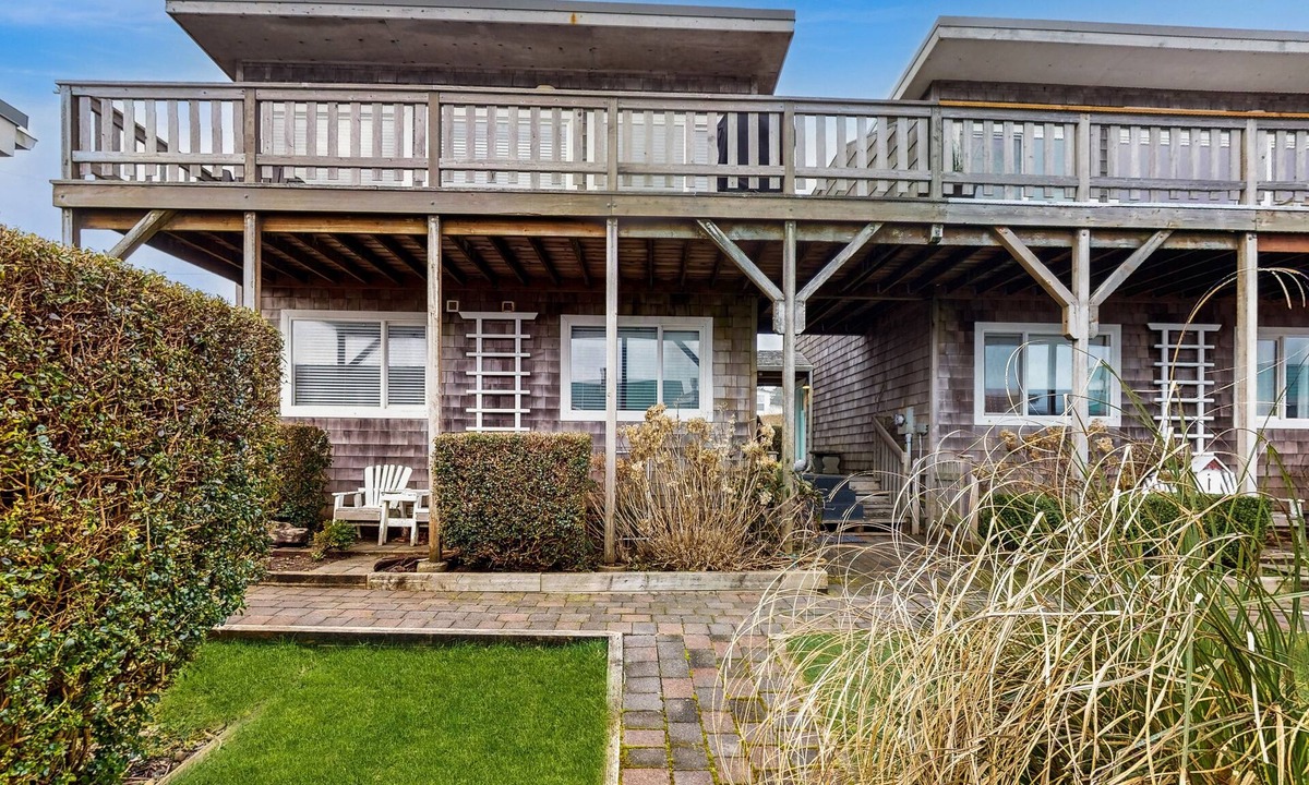 Pacific Beach Condo | Oceanview & dog-friendly home with fenced yard - dig for clams