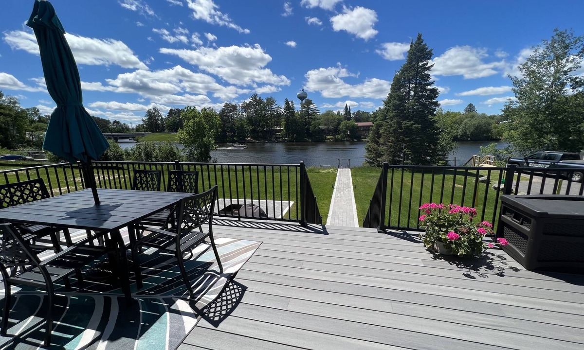 Eagle River House | On the Chain, near downtown, close to trails, private dock, dog-approved! 🌊 🌞 🐶