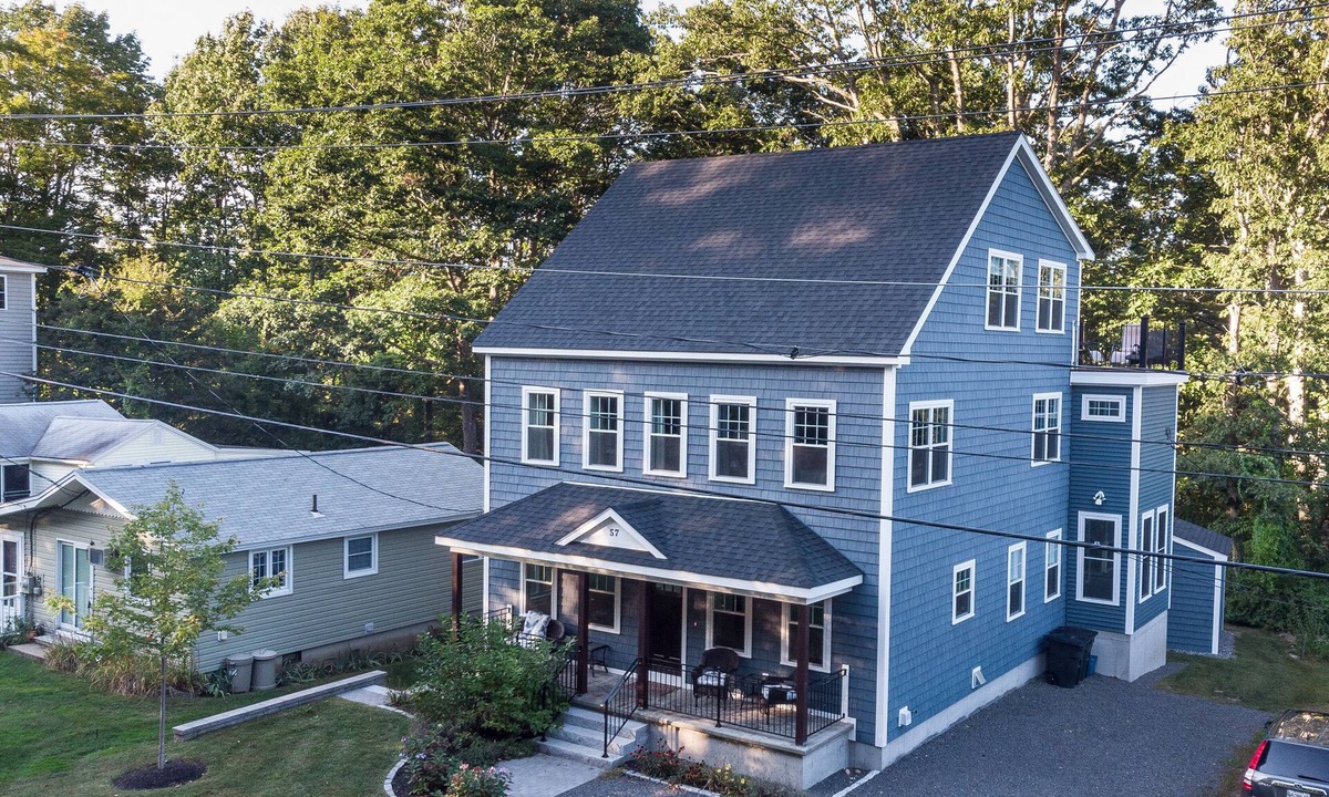 York Beach House | OPEN FLOOR PLAN-SPA LIKE MASTER BATH Basement playroom ping pong! 5 STAR REVIEWS