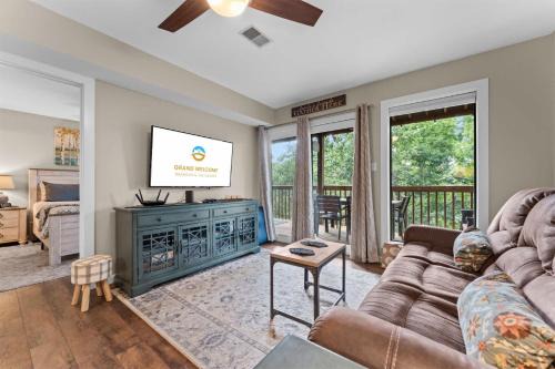 Notch Estates House | Ozark Mountain Getaway Balcony