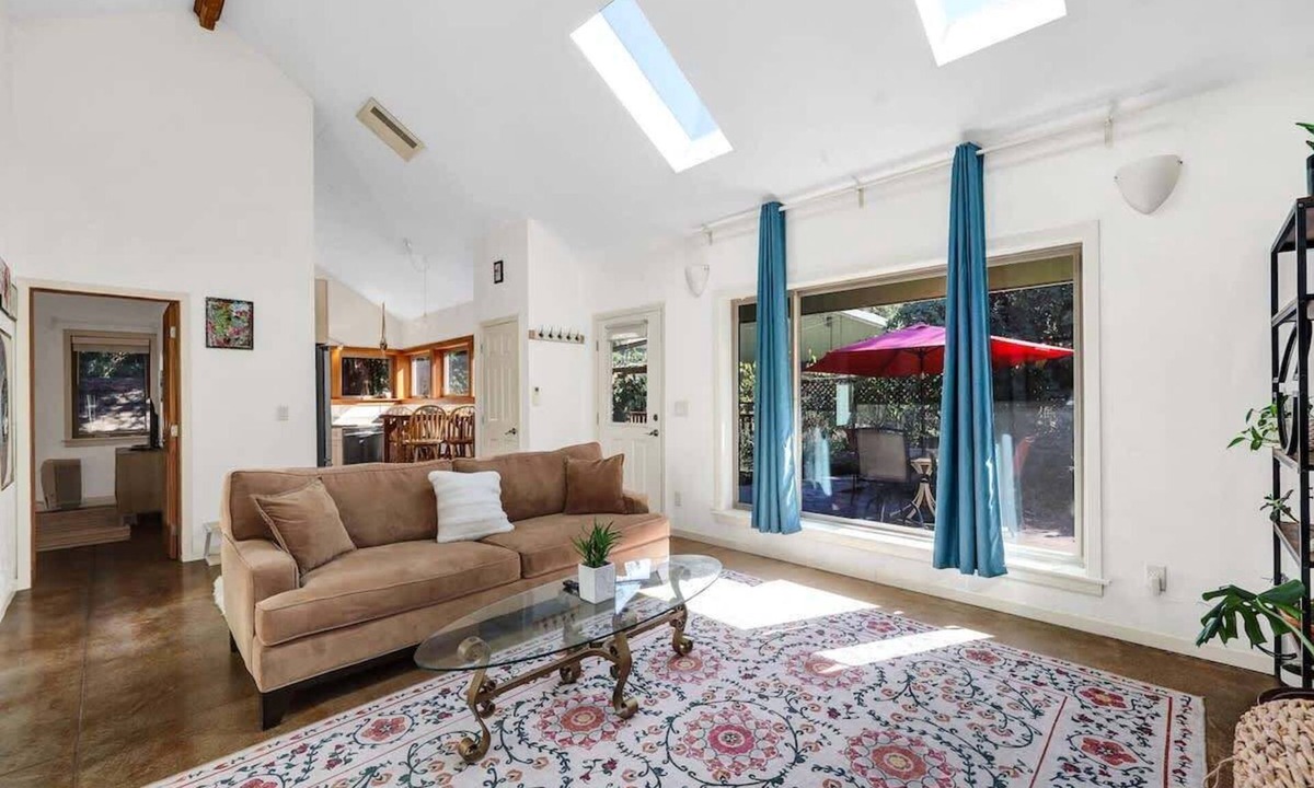Eugene House | Peaceful Garden Cottage Near UofO