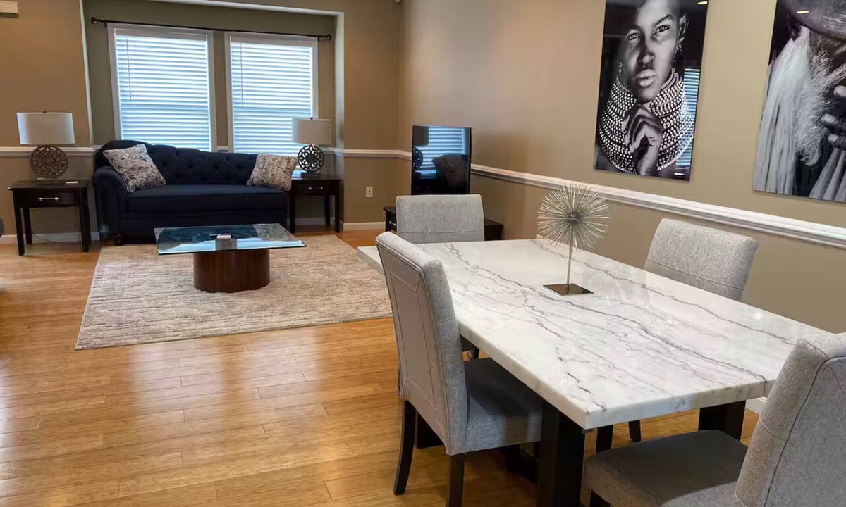 Southeast House | Peaceful Haven - 4bedroom - Home for the World Traveler