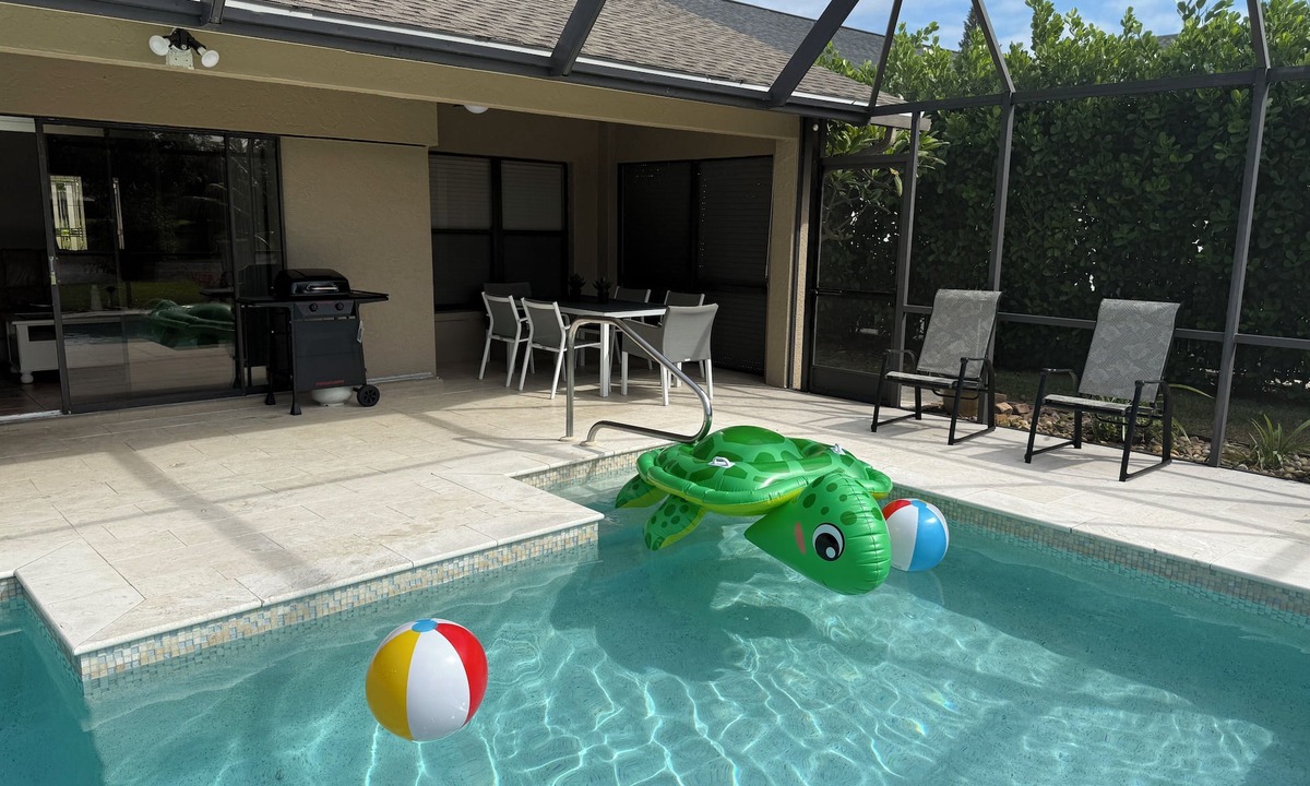 Naples House | Peaceful Lakeview 3BR. Heated Pool Retreat.