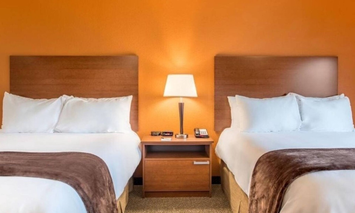 Sturtevant Hotel | Peaceful Stay by Ives Grove Golf Course | Affordable Room w/Kitchenette
