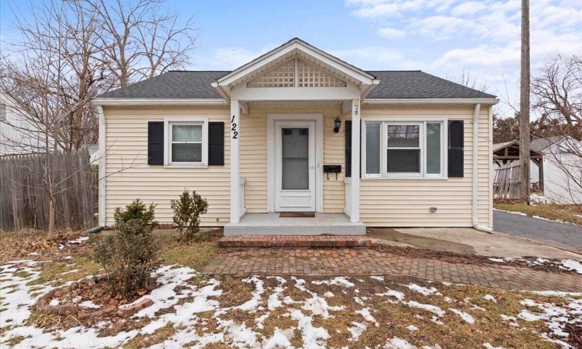 Rochester House | Perfect 2-bedroom house in Rochester walking distance to UofR and hospitals