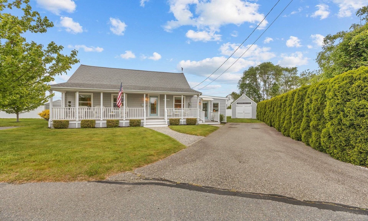 Buzzards Bay House | Perfect World Cup home : Cape Cod Charm & Comfort. Walk to private beach