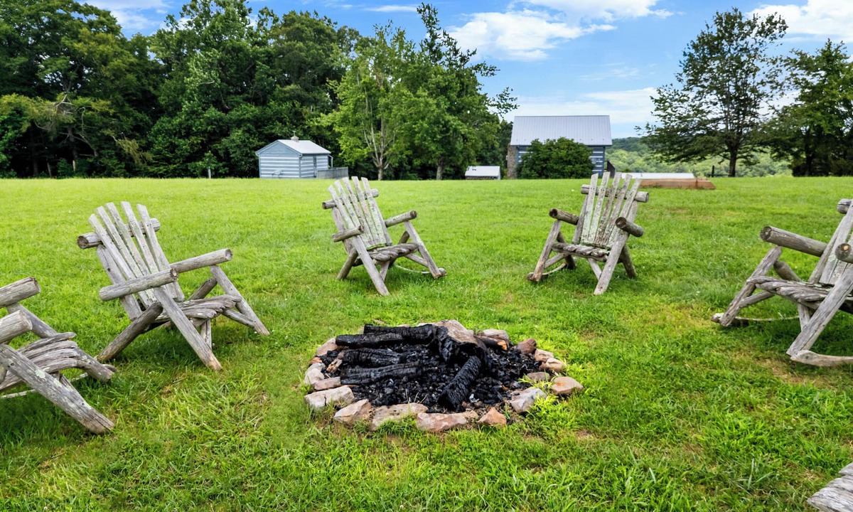 Fancy Gap Cabin | Pet Friendly 2 Bedroom Cabin Hideaway For 4! Cabin 7