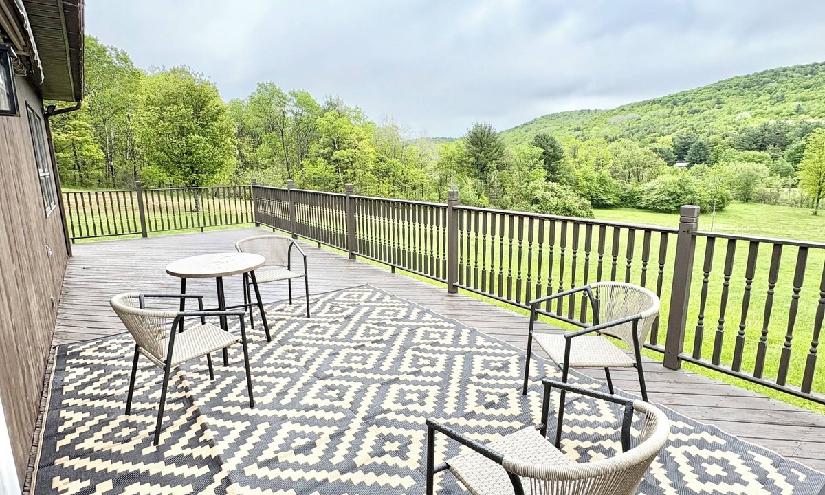 Beaver Dams House | Pet Friendly 4 bedroom house, shuffle board, Pac Man Close to Watkins Glen