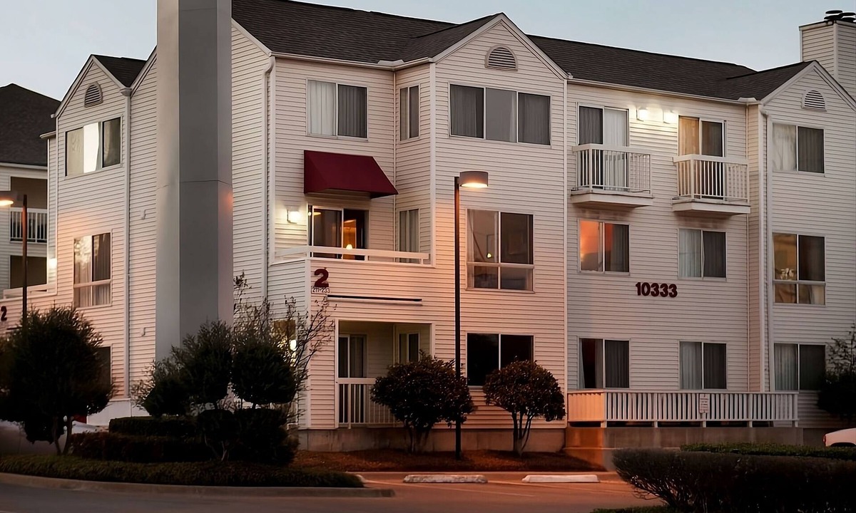 North Dallas Apartment | Pet-Friendly Accommodation! Private Full Kitchen, FREE Parking, Outdoor Pool!