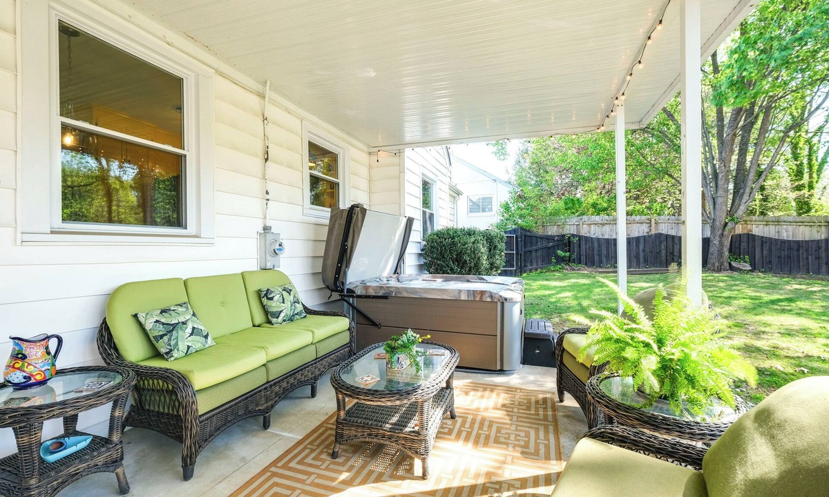 Roanoke House | Pet-Friendly Roanoke Retreat w/Theater
