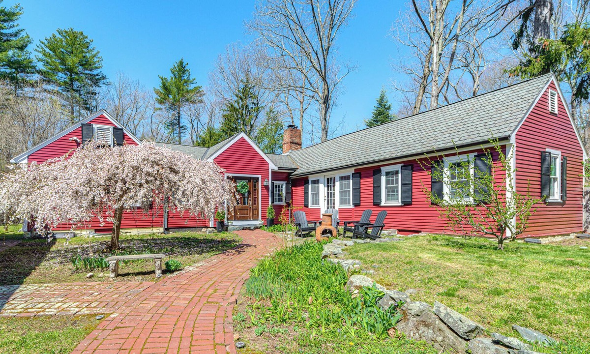 Dover House | Pet-Friendly Yard: Boston Area Home Near Gillette