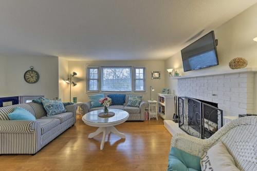 East Wareham House | Pond Access & Private Dock: East Wareham Home