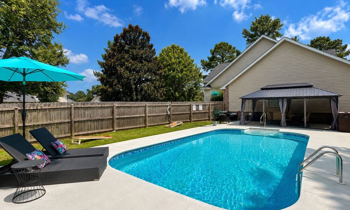 Warner Robins House | Pool | Large 5BR | Centrally Located