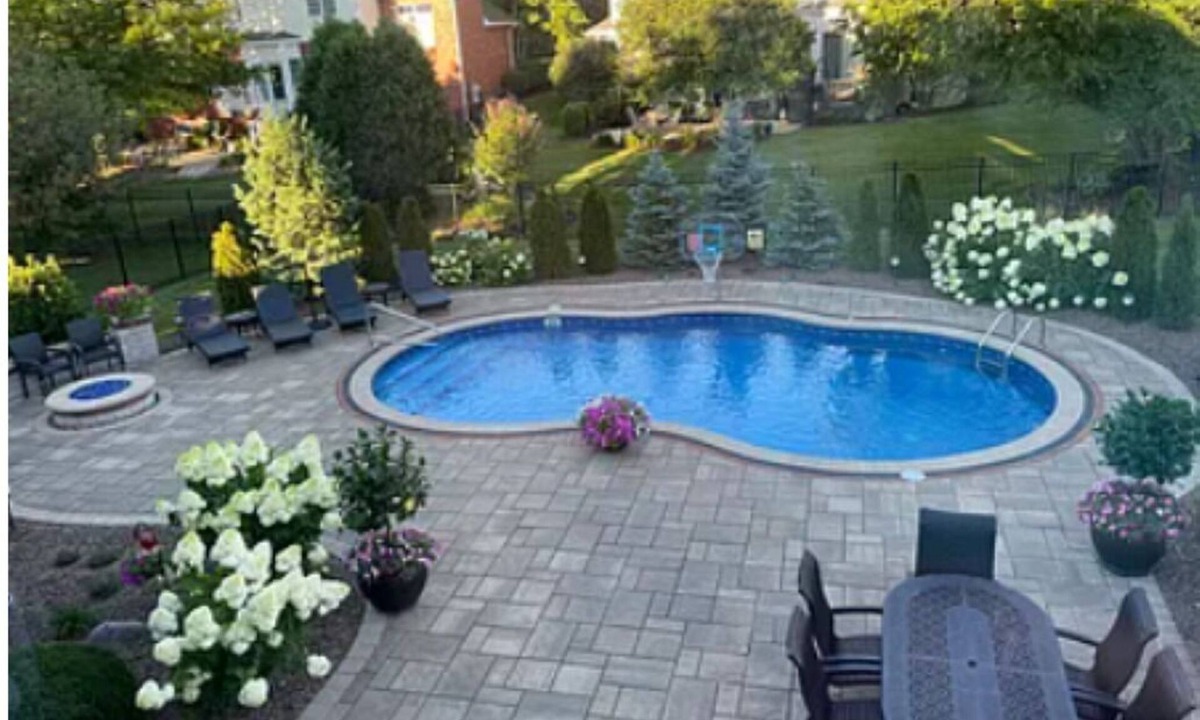Forestview House | Pool Single Family Spacious 4-bedroom house in peaceful Orland Park