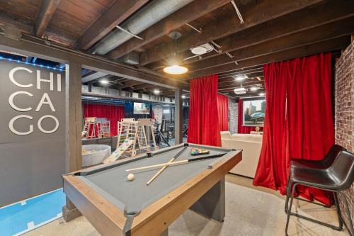 Chicago House | Portage Park, Jacuzzi, Movie Theater, Games & Arcade