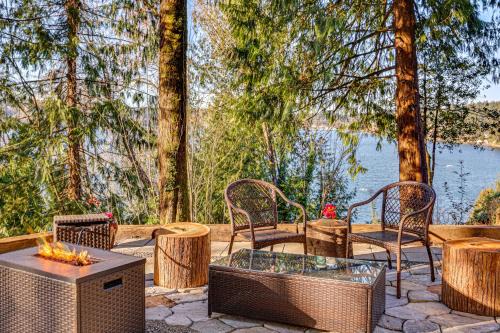 Burley House | Private Beach Access! Group-Friendly Getaway!